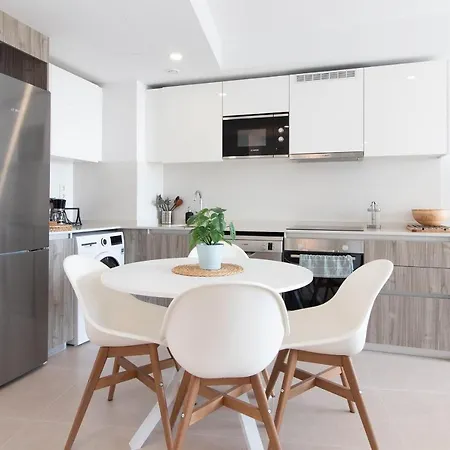 Global Properties, Bonito Con Terraza En Gran Canet
