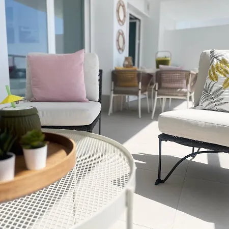 Global Properties, Bonito Con Terraza En Gran Canet *