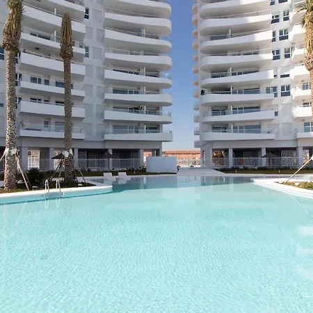 Global Properties, Bonito Con Terraza En Gran Canet