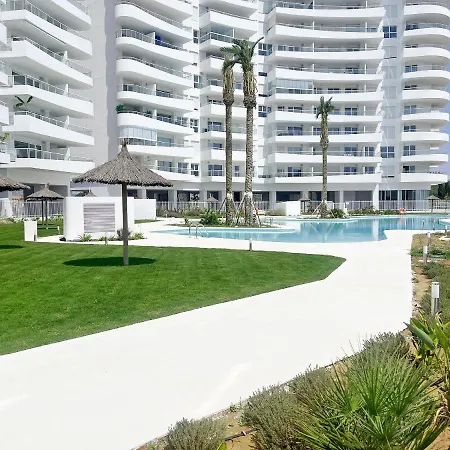 Global Properties, Bonito Con Terraza En Gran Canet *
